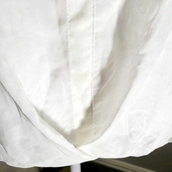 Prelove Current Air Los Angeles small white top with ruffle sleeves. - Picture 7 of 11